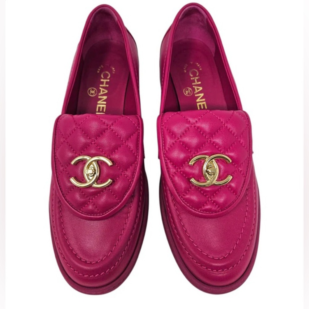 CHANEL OUILTED CC TURNLOCK LOAFERS - Picture 2 of 9